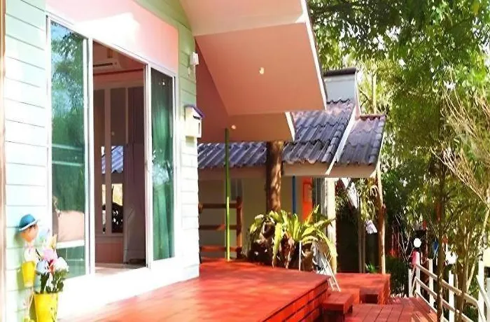 รีสอร์ท Baan Fahsai 3*